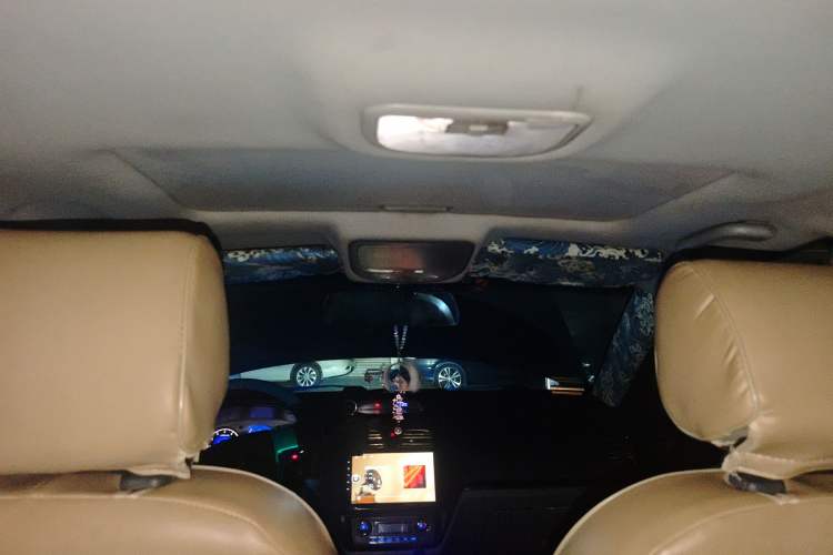 Used Geely Auto Classic Emgrand 2012 Sedan 1.8L Manual Luxury Model Headliner