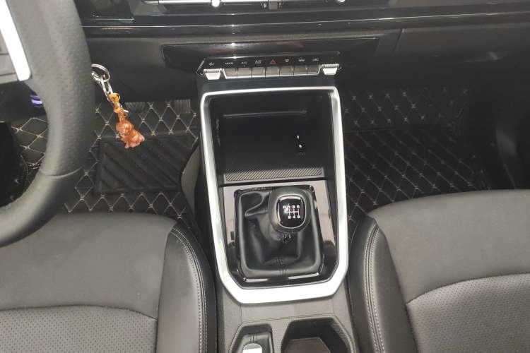 Used Wuling Alvez 2022 1.5L Manual Comfort Version
