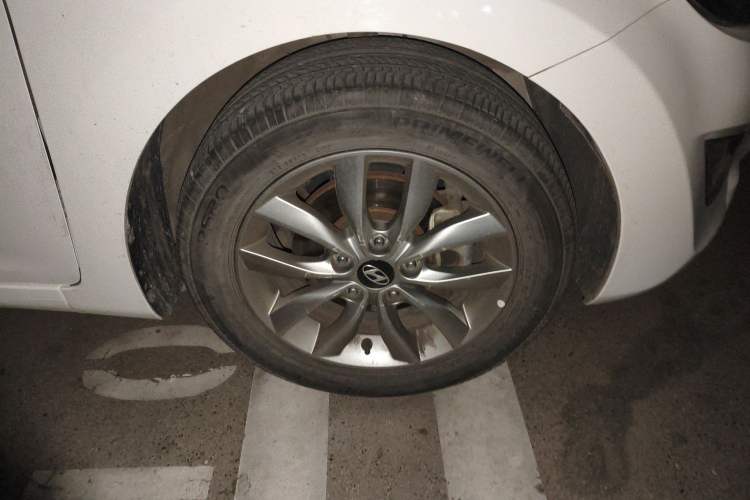 Used Hyundai Elantra (5th Generation / Langdong) 2015 1.6L Manual Leading Model
