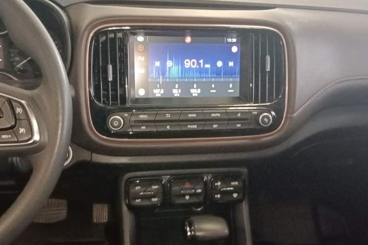 Used GAC Trumpchi GS3 2017 200T Automatic Elite Edition Audio And AC Panel