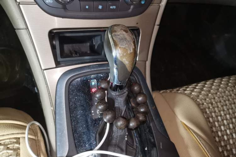 Used Buick Regal 2012 2.0L Comfort Edition Gear Lever