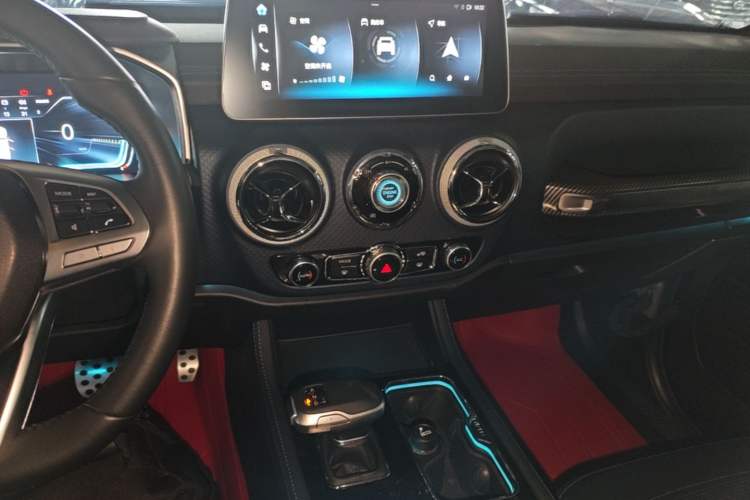 Used BAIC Off-Road BJ40 2023 2.0T Automatic Four-Wheel Drive Urban Hunter Edition Chivalrous Type Audio And AC Panel