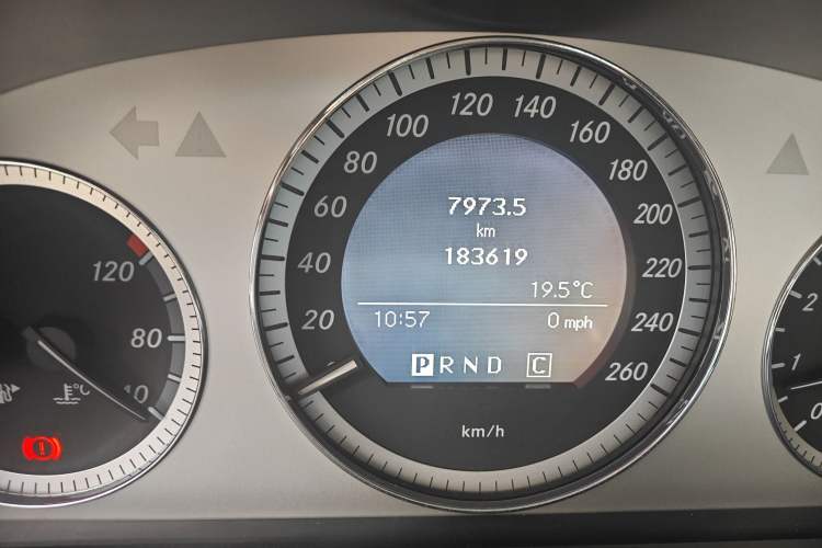 Used Mercedes-Benz GLK-Class 2008 GLK 300 4MATIC Luxury Model Odometer Close Up