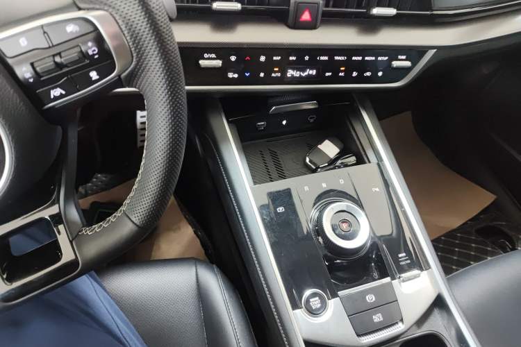 Used Kia Sportage (Chinese Domestic Model) 2025 2.0T Two-Wheel-Drive Prestige Edition