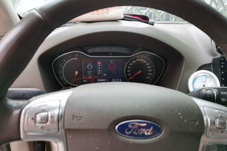 Used Ford Mondeo 2011 2.0L GTDi 200 Fashion Edition Audio And AC Panel