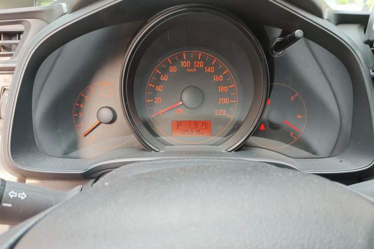 Used Honda Fit 2016 1.5L LX CVT Comfort Model Odometer Close Up