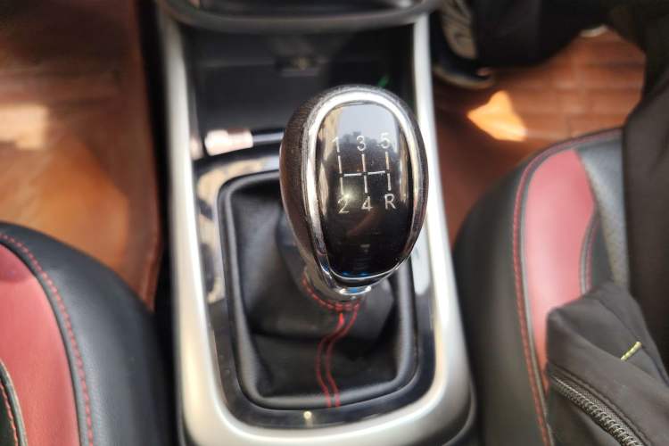 Used CHANGAN Eado 2015 1.6L Manual Junku Model China IV Standard
