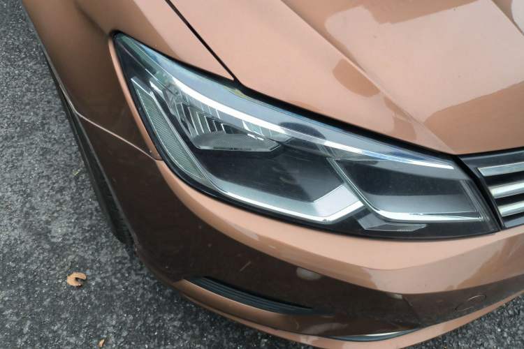 Used Volkswagen Lamando 2015 330TSI DSG Comfort Edition Right Front Headlight