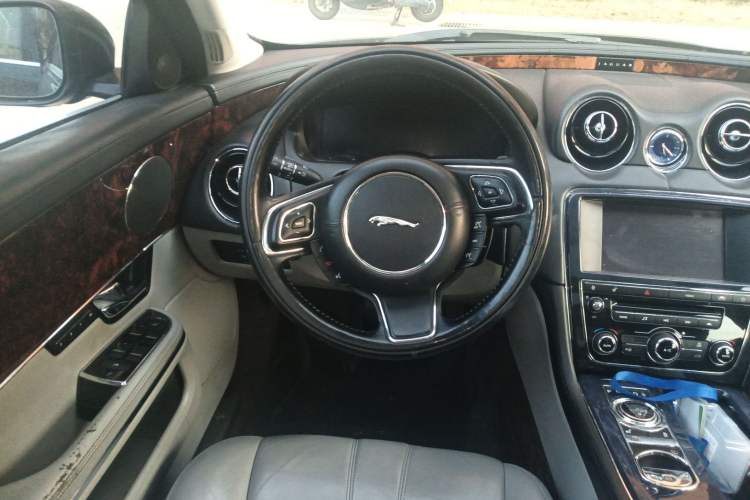 Used Jaguar XJ 2012 XJL 3.0 Panoramic Business Edition
