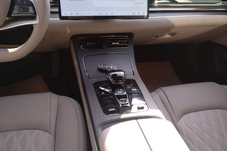 Used BYD Han 2025 EV with 701 km of Laser Radar-Enabled Intelligent Driving
