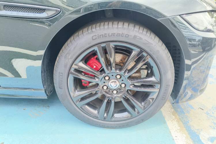 Used Jaguar XEL 2025 2.0T 250 PS R-DYNAMIC 90th Anniversary Edition Right Front Wheel Hub