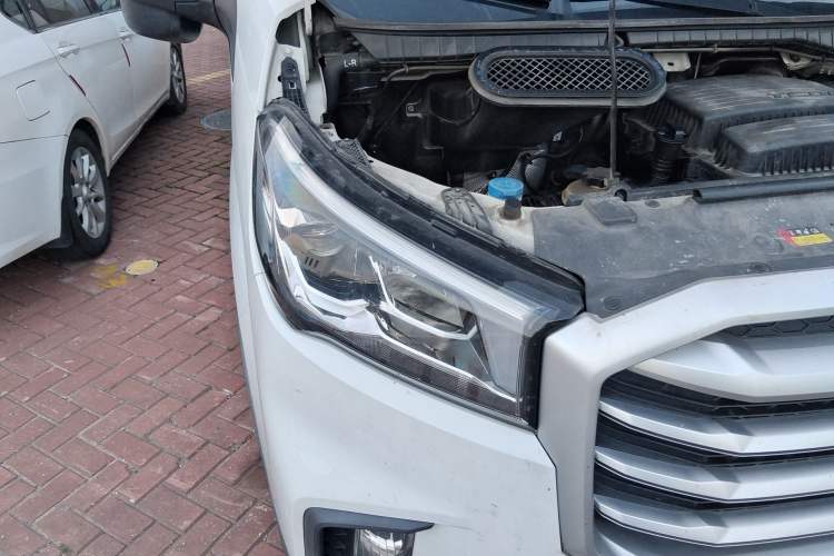 Used SAIC MAXUS Xintu V90 2020 2.0T Manual Yunjie Version Front-Wheel Drive with Single Rear Tire Short Wheelbase Mid-Height Design 6-Seater Exterior 6