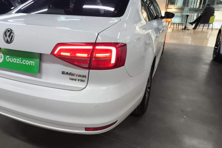 Used Volkswagen Sagitar 2017 180TSI Automatic Luxury Edition Exterior 3