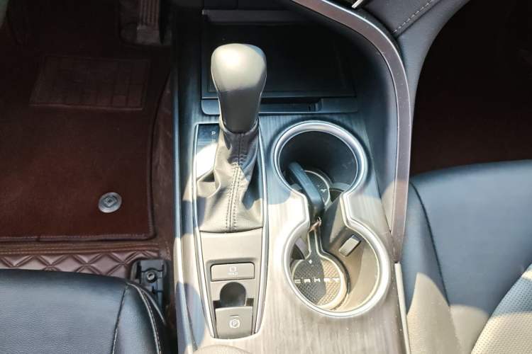 Used Toyota Camry 2021 2.0G Luxury Edition