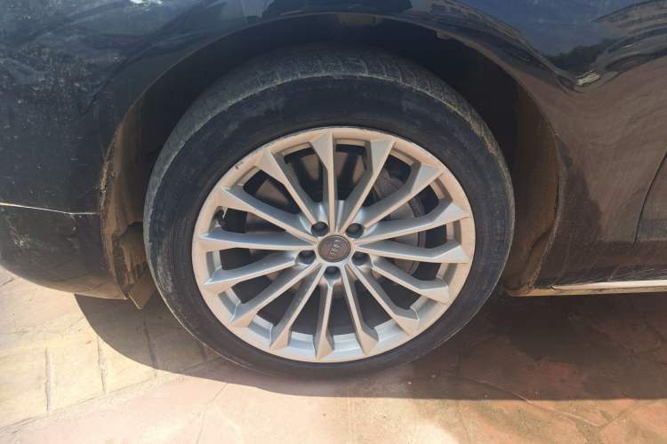 Used Audi A8 2016 A8L 45 TFSI quattro Comfort model Left Front Wheel Hub