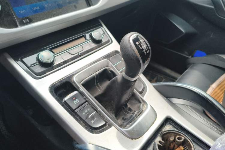 Used Geely Auto Emgrand X7 Sport 2016 2.0L Manual ZhiShang Version Gear Lever