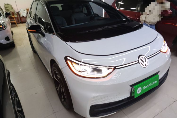 Used Volkswagen ID.3 2025 Smart Edition Ultra-Intelligent Version Front Right 45 Deg