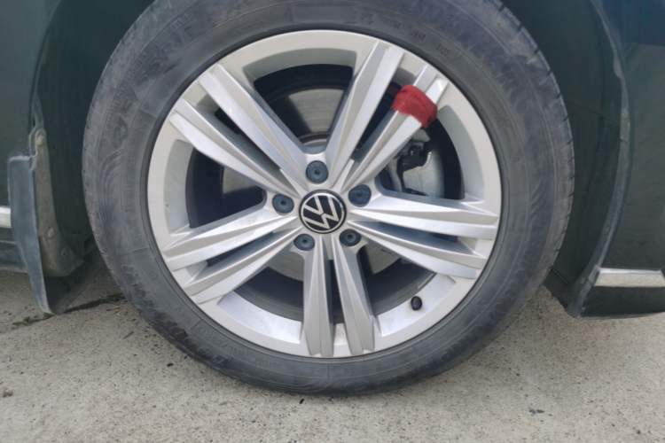 Used Volkswagen Magotan 2023 2 Million Units Limited-Edition 280TSI DSG Comfort Version Right Front Wheel Hub