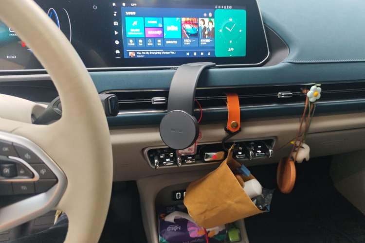 Used ORA Good Cat 2022 Morandi Edition 400km Standard Range Premium Version Lithium Iron Phosphate Audio And AC Panel