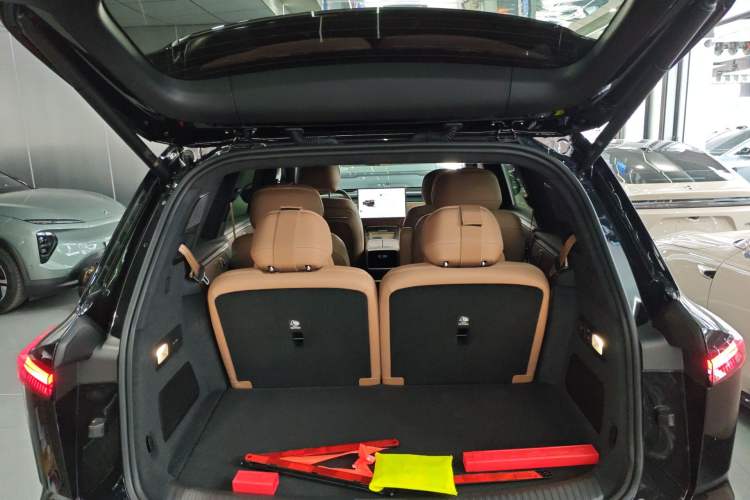 Used ONVO Luxeed L90 2025 Model—Max Six-Seater Version Trunk