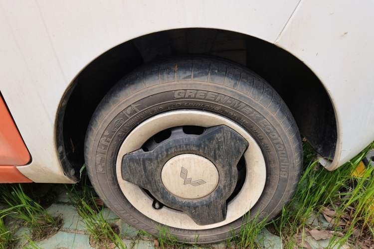 Used Wuling Hongguang MINIEV 2022 Macaron Fashion Model Lithium Iron Phosphate Right Front Wheel Hub