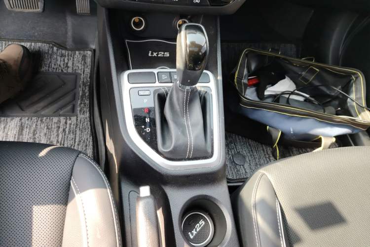 Used Hyundai ix25 2017 1.6L Automatic Smart Version Gear Lever