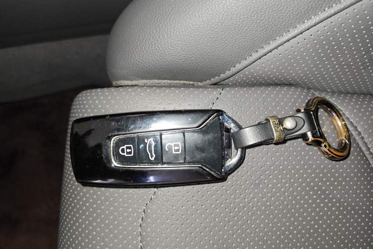 Used Volkswagen Touareg 2022 3.0 TSI Luxury Edition Black Diamond Sport Package Vehicle Key