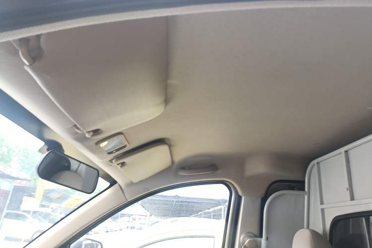 Used Wuling Hongguang V 2022 1.5L Jingqu Edition Enclosed-Window Vehicle with Hydraulic Power Steering LAR