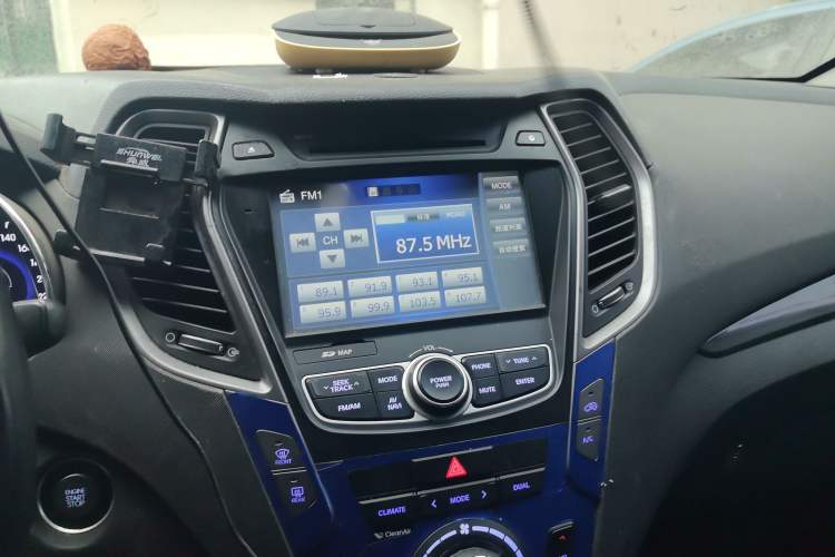 Used Hyundai Santa Fe 2013 Revised Version 2.4L Automatic All-Wheel Drive Smart Type Audio And AC Panel