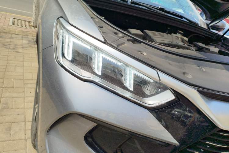 Used BYD Song Pro New Energy 2024 HONOR Edition DM-i 71KM Navigation Model Right Front Headlight