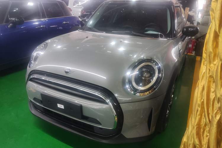 Used MINI MINI 2022 Updated 1.5T COOPER Artist Five-Door Edition
