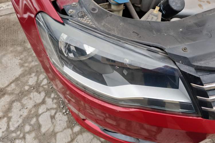 Used Volkswagen Bora 2013 1.6L Automatic Comfort Model Right Front Headlight