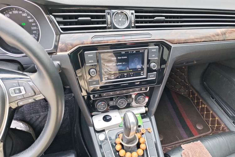 Used Volkswagen Magotan 2018 Facelift 330TSI DSG Luxury Model Audio And AC Panel