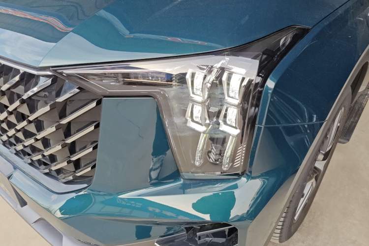 Used GAC Trumpchi GS8 2022 Linghang Series 2.0 TGDI Two-Wheel-Drive Luxury Smart Connectivity Version (7 Seats) Left Front Headlight