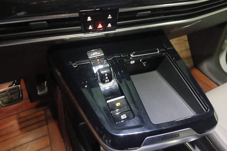 Used Volkswagen Talagon 2022 380TSI 4x4 R-Line Teramont 6-Seater Gear Lever