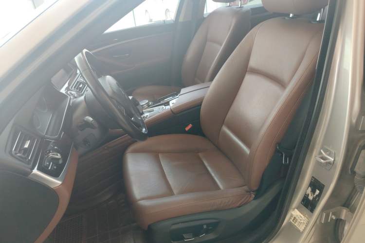Used BMW 5 Series 2014 528Li Leading Model
