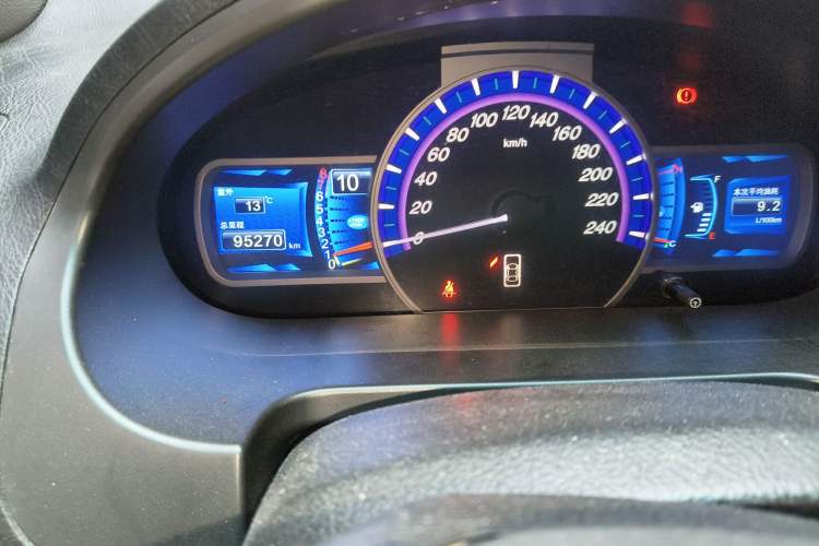 Used BYD S6 2014 2.0L Manual Luxury 5-Seater Odometer Close Up