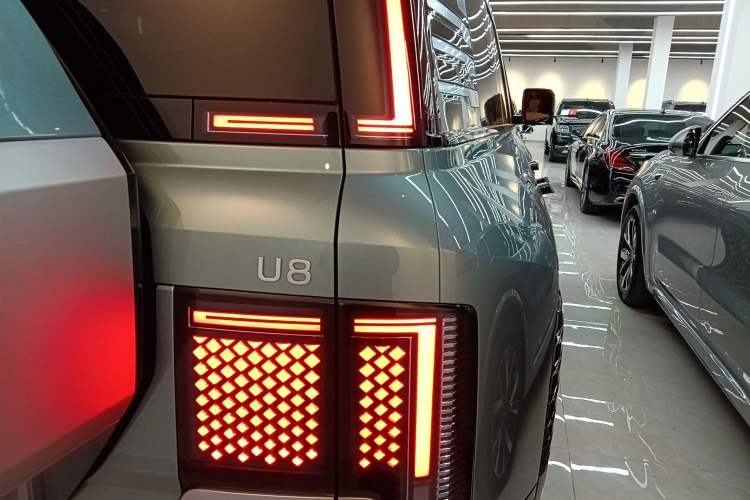 Used Yangwang U8 2023 Luxury Edition Right Rear Taillight
