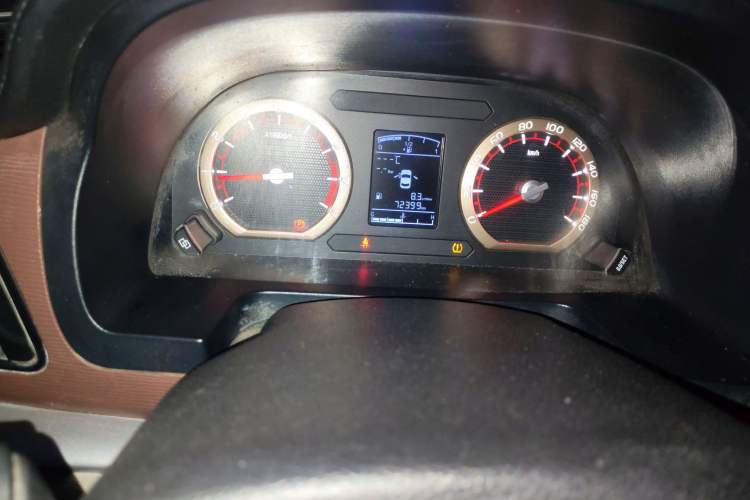 Used FORTHING Lingzhi 2019 Facelifted M5L 1.6L 7-Seater Base Model China VI Standard Odometer Close Up