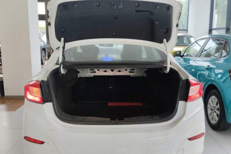 Used Chevrolet Cruze 2018 320 Automatic Pioneer Sunroof Edition Trunk