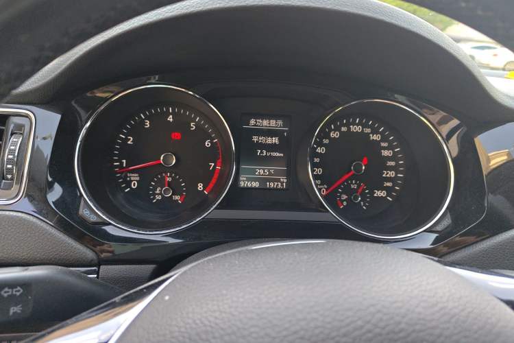 Used Volkswagen Sagitar 2015 230TSI Automatic Luxury Model