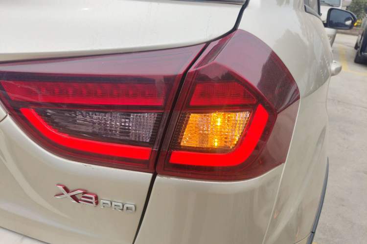 Used Geely Auto Vision X3 2021 PRO 1.5L CVT Deluxe Model
