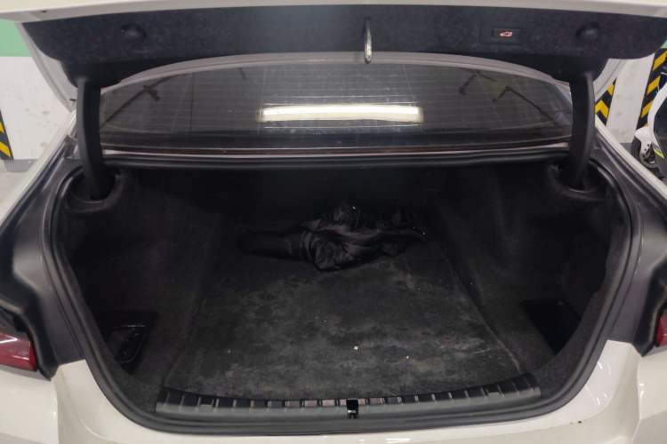 Used BMW 5 Series 2022 Second Facelift 525Li M Sport Package Trunk