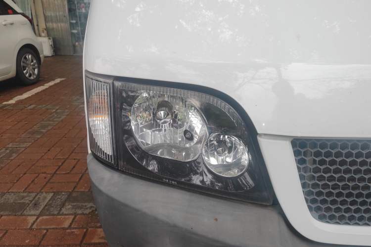 Used Ford Classic Transit 2015 2.8T Diesel Multi-Function Vehicle Short Wheelbase 6-Seater Mid-Roof Edition JX493ZLQ4