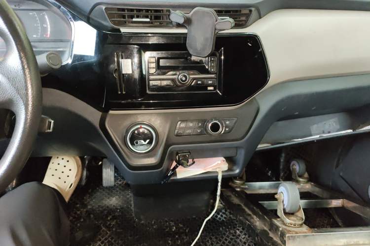 Used SAIC MAXUS EV30 2022 Pure Electric Smart Logistics Expert with Short Wheelbase Guoxuan