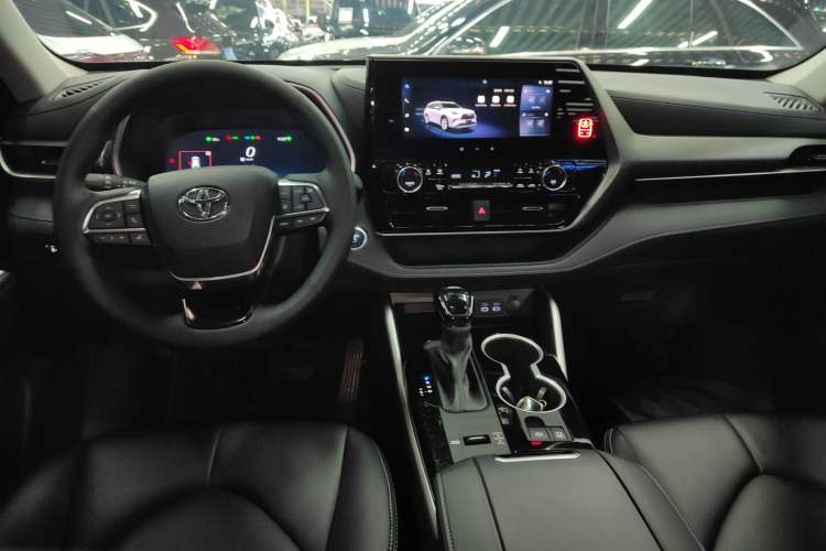 Used Toyota Highlander 2024 2.5L Smart e-Power Dual-Motor All-Wheel-Drive Elite Version – 7 Seats Center Console