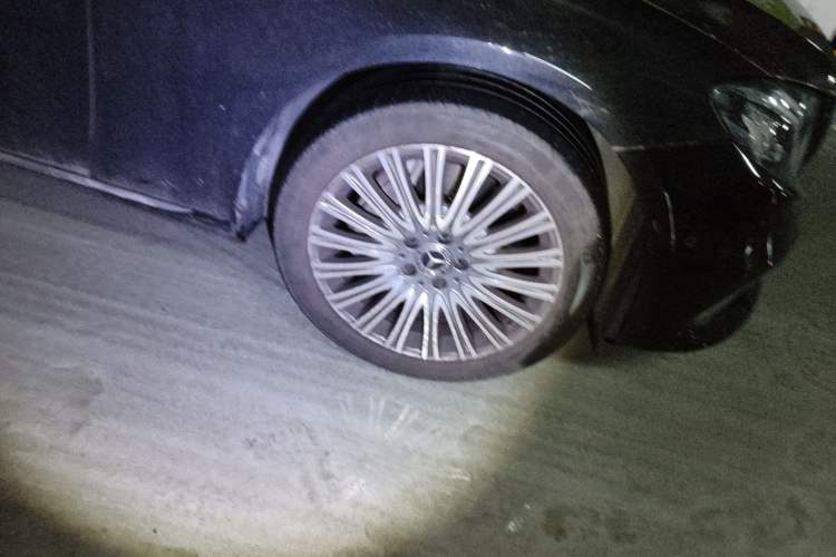 Used Mercedes-Benz E-Class 2020 Restyled E 300 L Exclusive Edition Right Front Wheel Hub