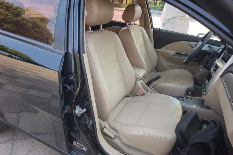 Used Buick Excelle 2013 1.5L Automatic Classic Model Right Front Seat