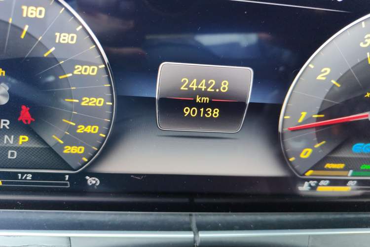 Used Mercedes-Benz E-Class 2019 E 260 L Sport Edition Odometer Close Up