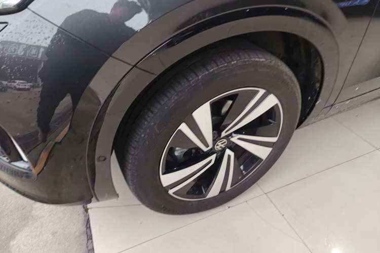 Used Volkswagen Tavendor 2024 380TSI All-Wheel Drive R-Line Cruise Edition